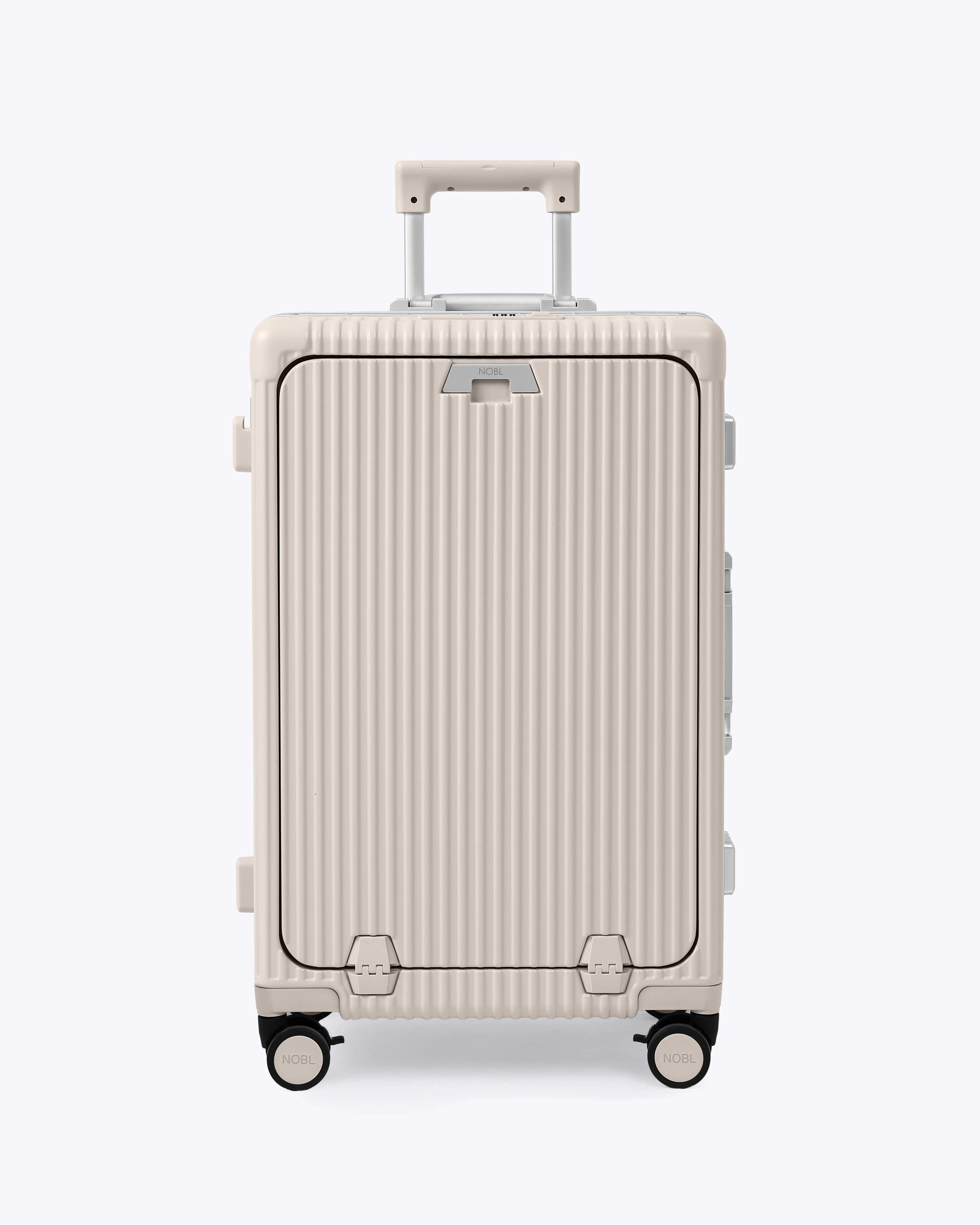 Check-In Medium: All-In-One 24" — Voyager Elite