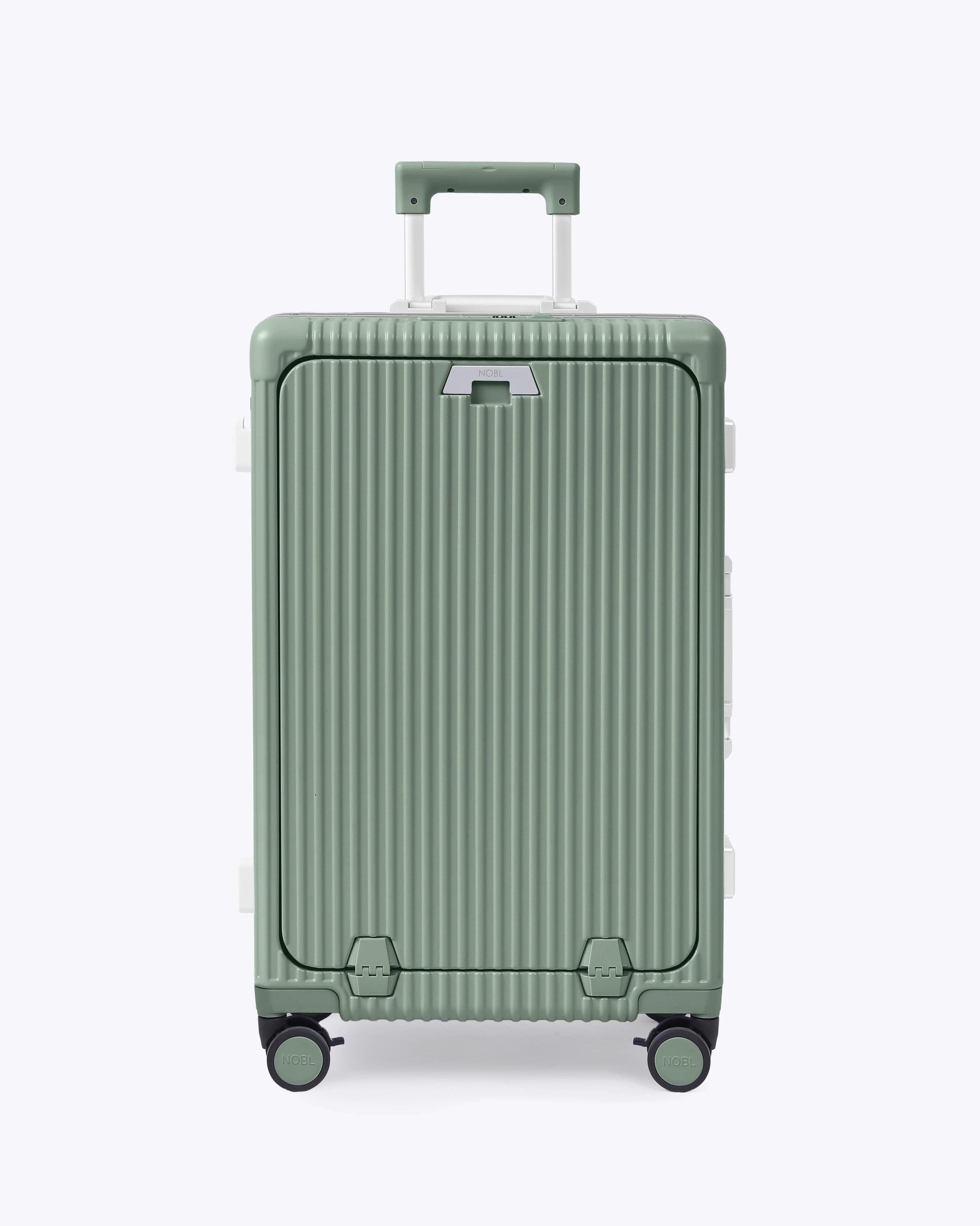 Check-In Medium: All-In-One 24" — Voyager Elite